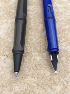 Round underside of fountain pen grip section (R)